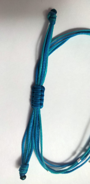 Bezauberndes Armband mit drei silber/türkisfarbenen Delfinen